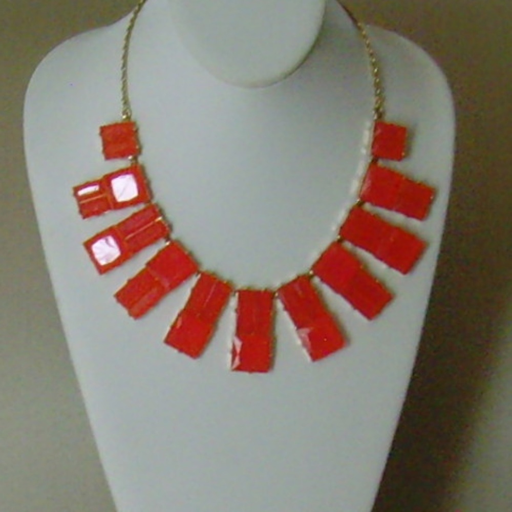 KATE SPADE Hot Chip Statement Necklace in Neon Pink